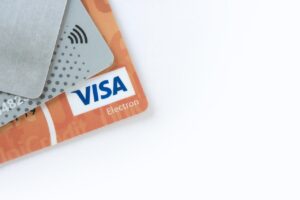 債務整理をした妻がデビットカードの代替として選ぶべき選択肢は？