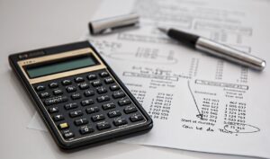 債務整理で投資失敗の借金を内緒で解決する方法は？